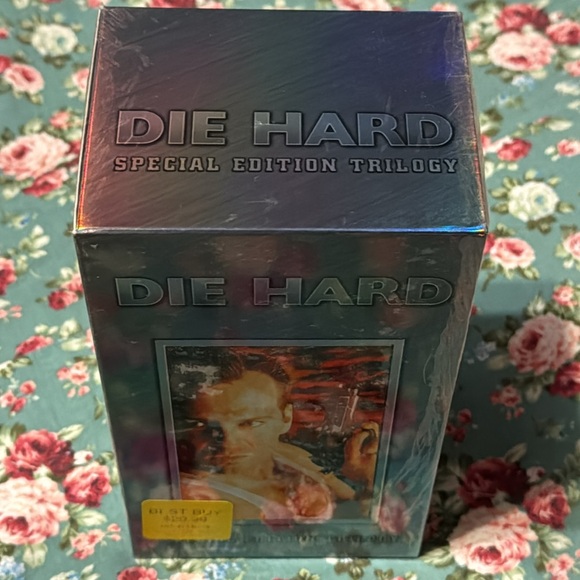 📼 DIE HARD _ SPECIAL EDITION TRILOGY Sealed, unopened VHS tapes. Movies 🍿 💫 - Picture 6 of 7